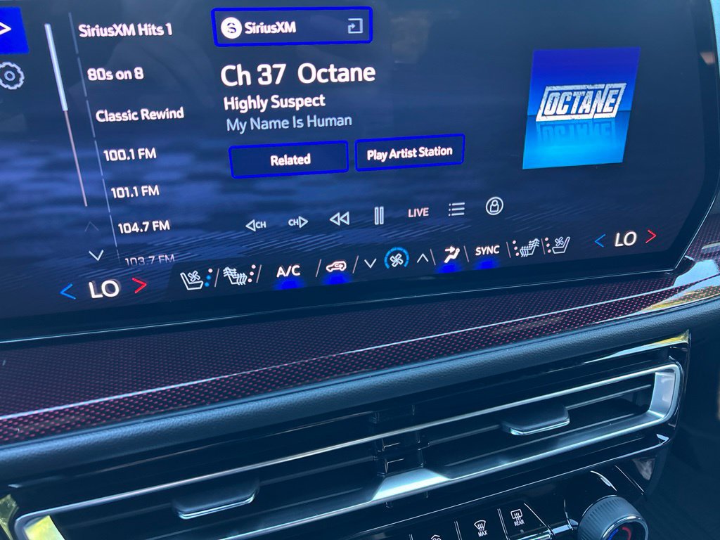 Used 2024 Chevrolet Traverse RS w/ LPO, Floor Liner Package FWD image 31