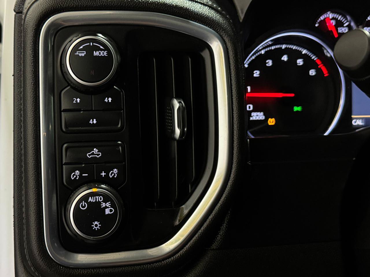 Used 2021 Chevrolet Silverado 2500 LT AWD/4WD image 28