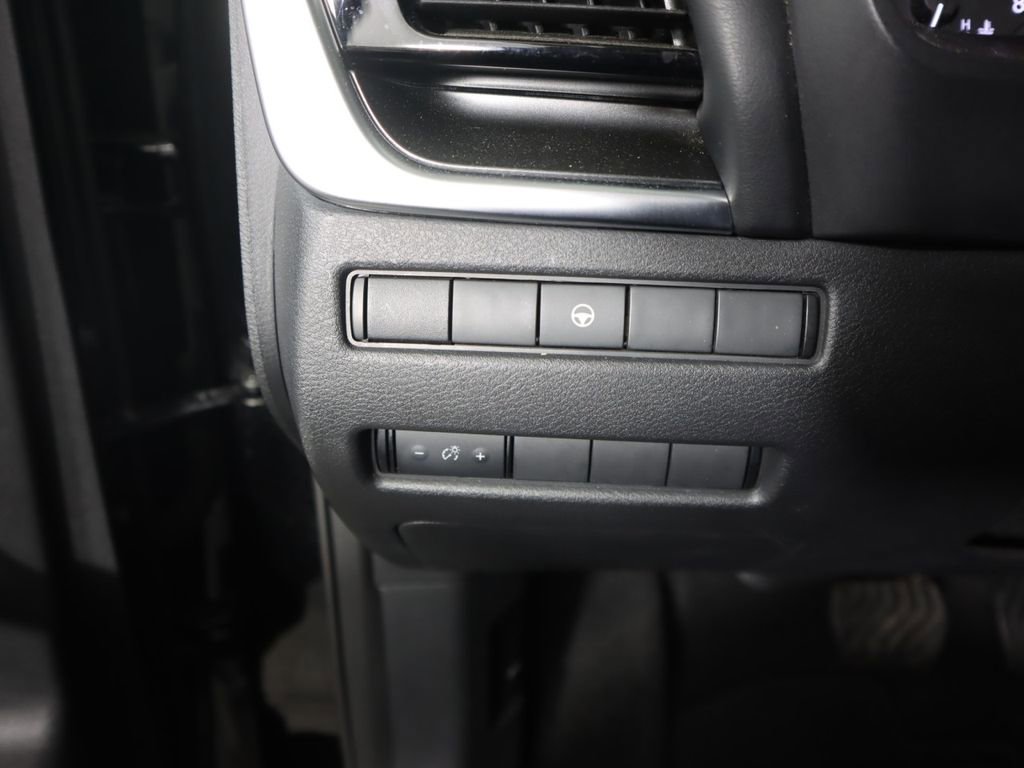 Used 2022 Nissan Rogue SV AWD/4WD image 19