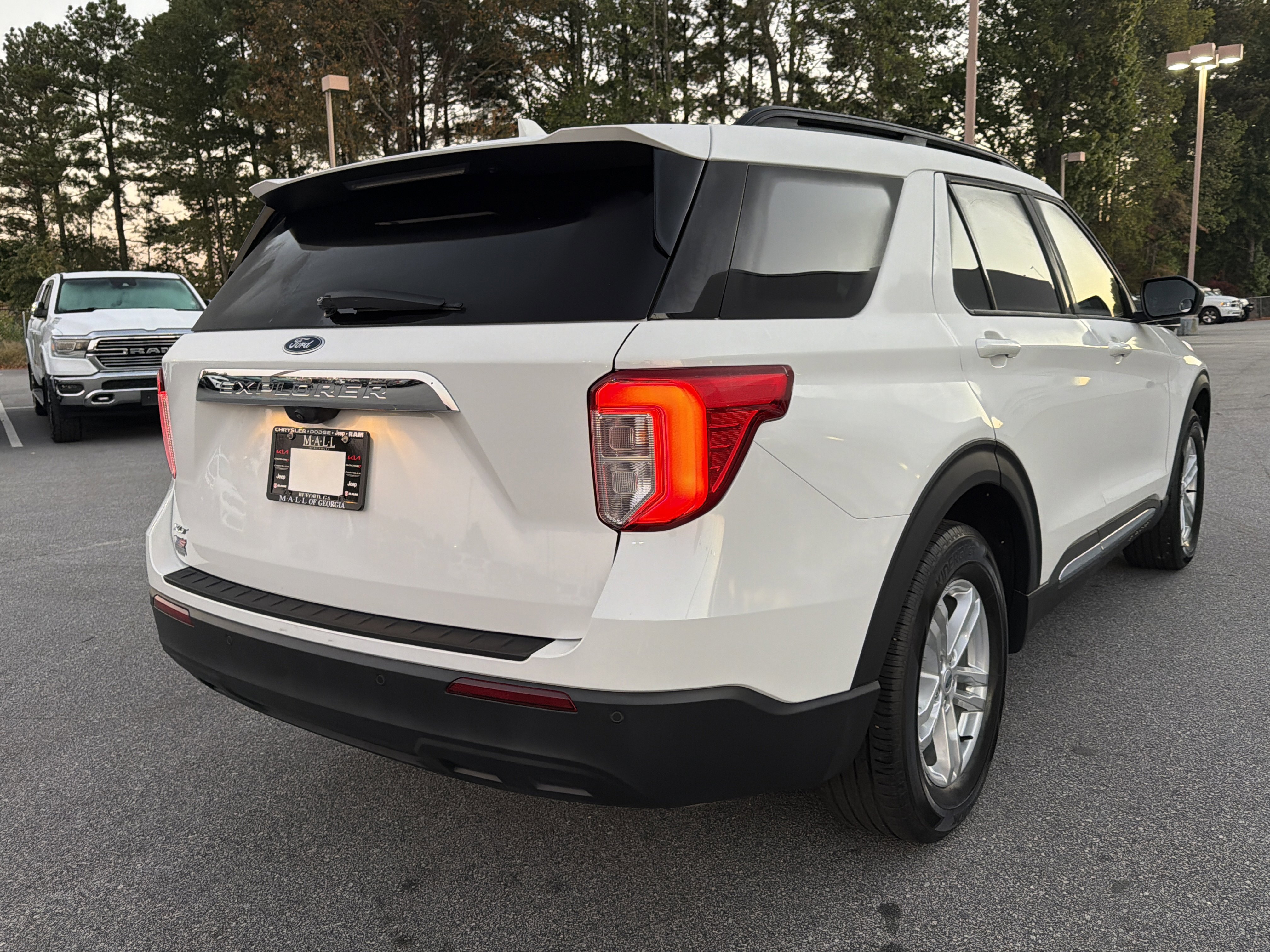 Used 2022 Ford Explorer XLT image 6