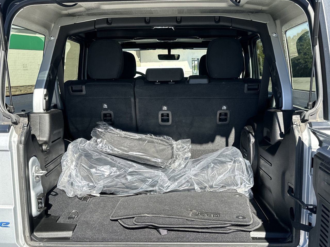 Used 2022 Jeep Wrangler Unlimited Rubicon 4xe w/ Cold Weather Group image 27