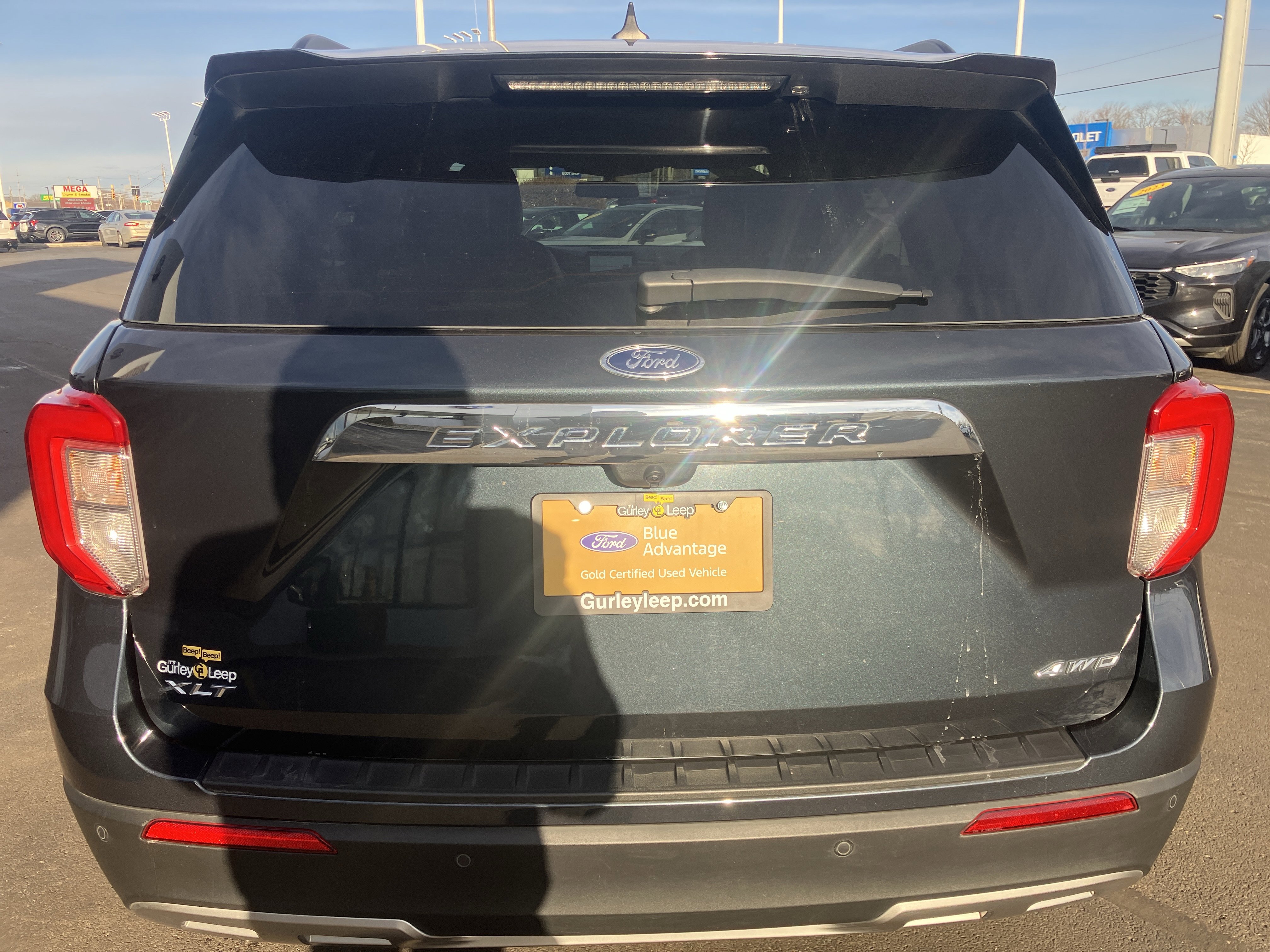 Used 2022 Ford Explorer XLT w/ Equipment Group 202A image 6