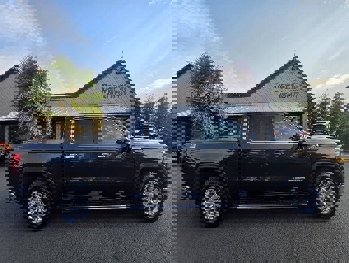 Used 2020 GMC Sierra 1500 SLT w/ SLT Premium Plus Package image 4