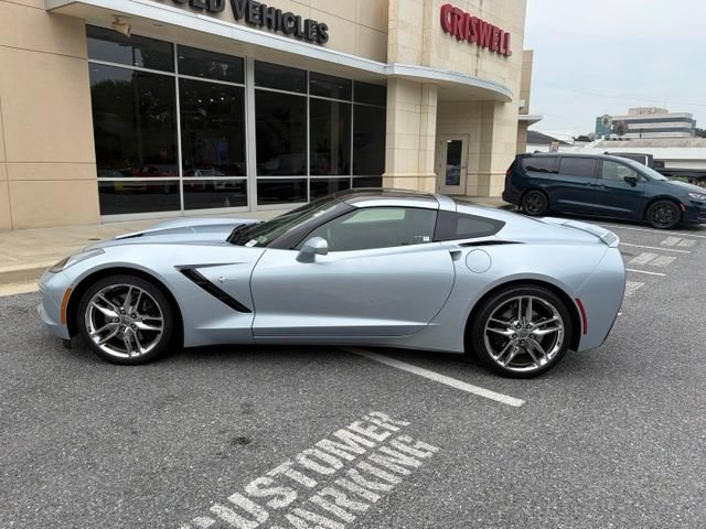 Used 2017 Chevrolet Corvette Stingray Coupe RWD image 4