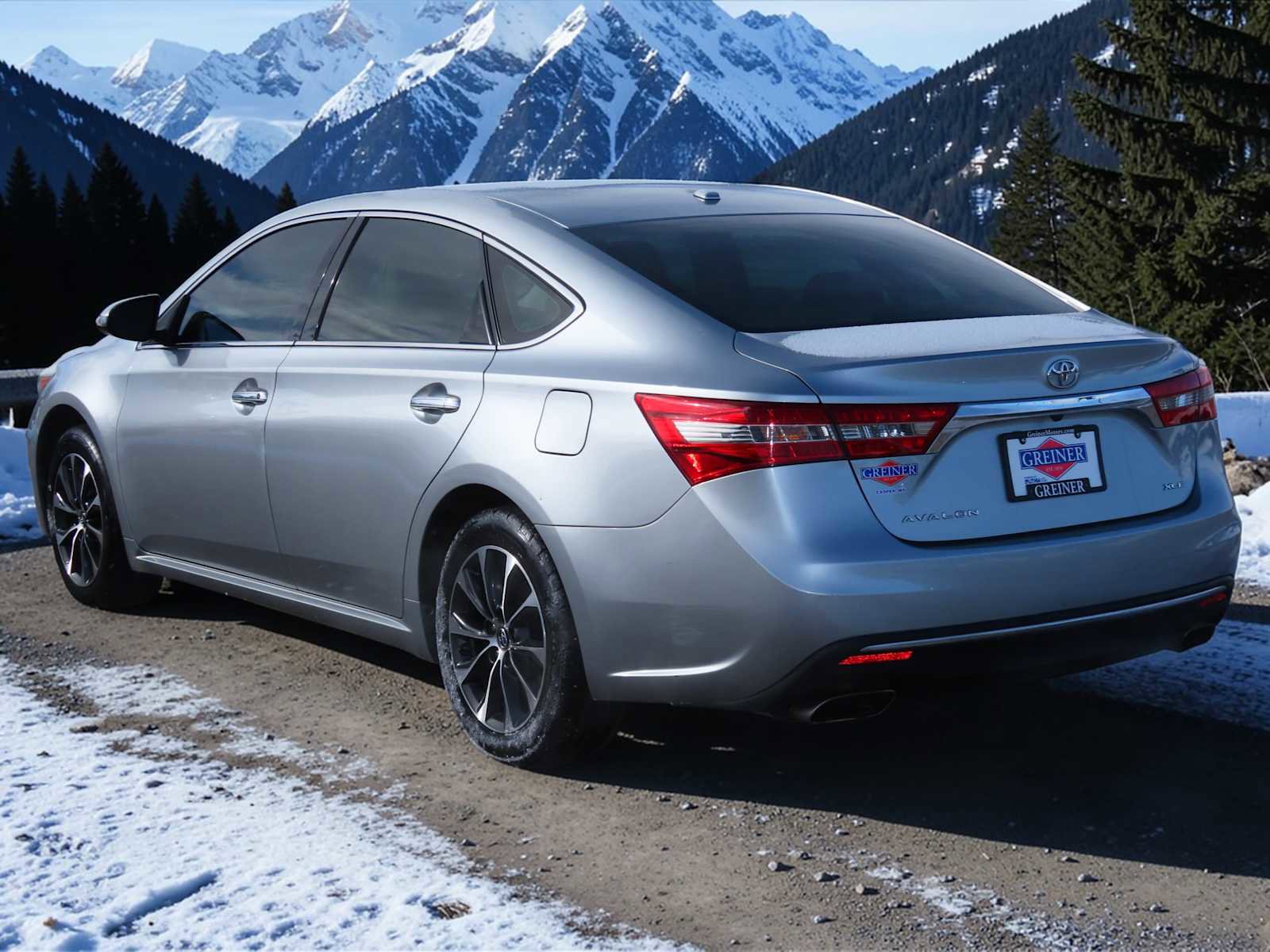 Used 2016 Toyota Avalon XLE image 4