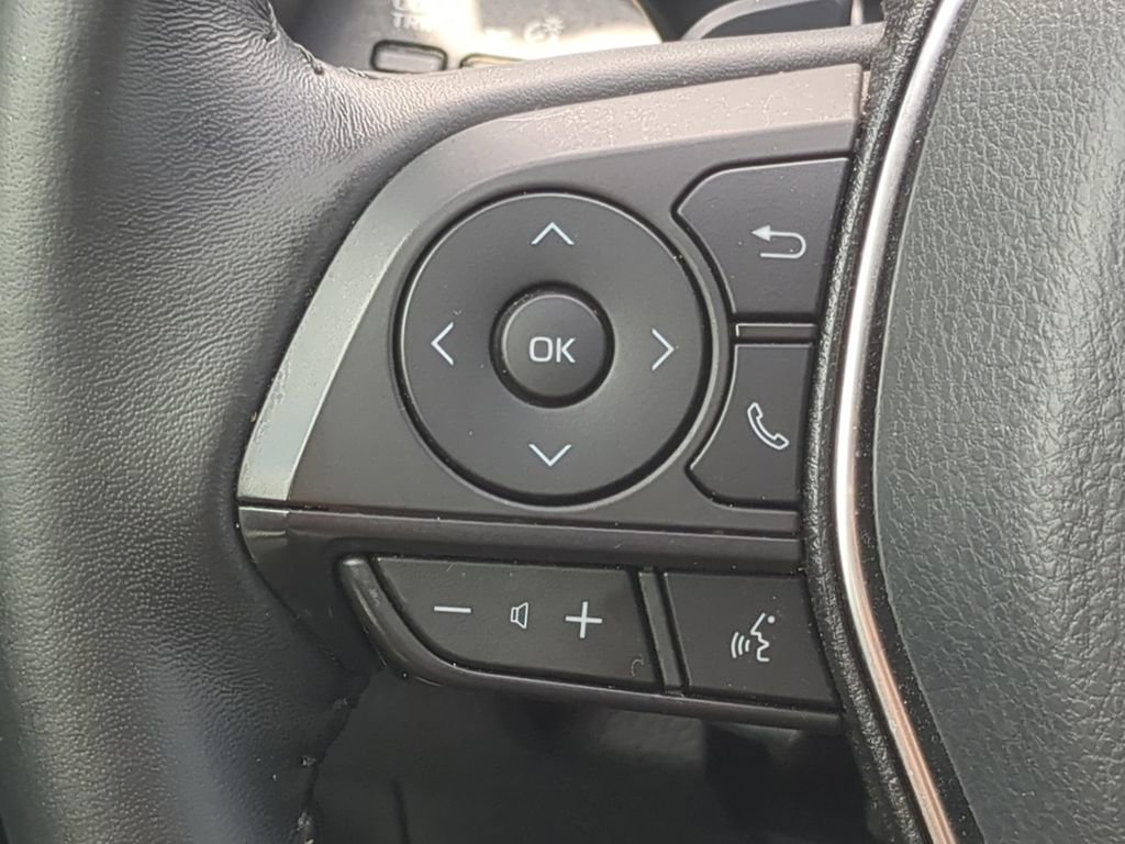 Used 2020 Toyota Camry SE FWD image 18