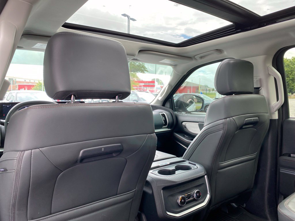 Certified 2025 Ford Expedition Active AWD/4WD image 32