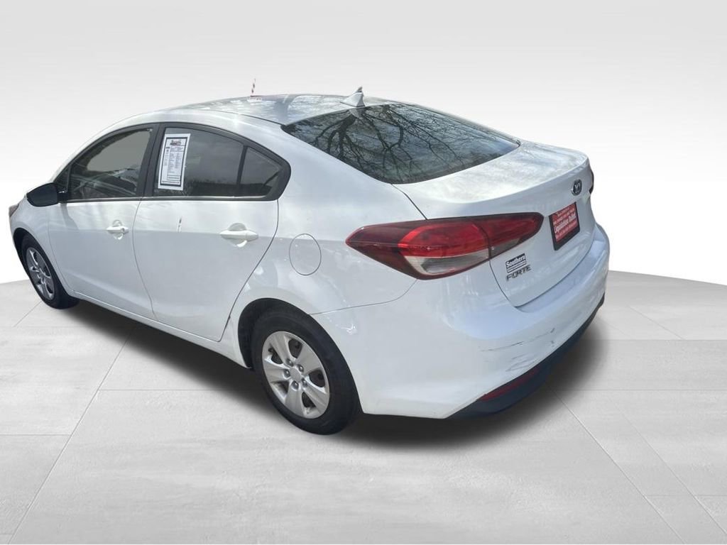 Used 2017 Kia Forte LX image 17