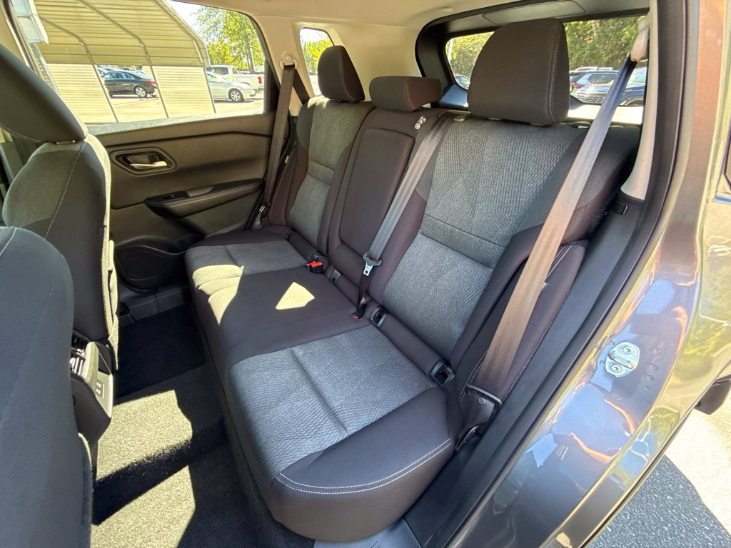 Certified 2024 Nissan Rogue SV FWD image 32