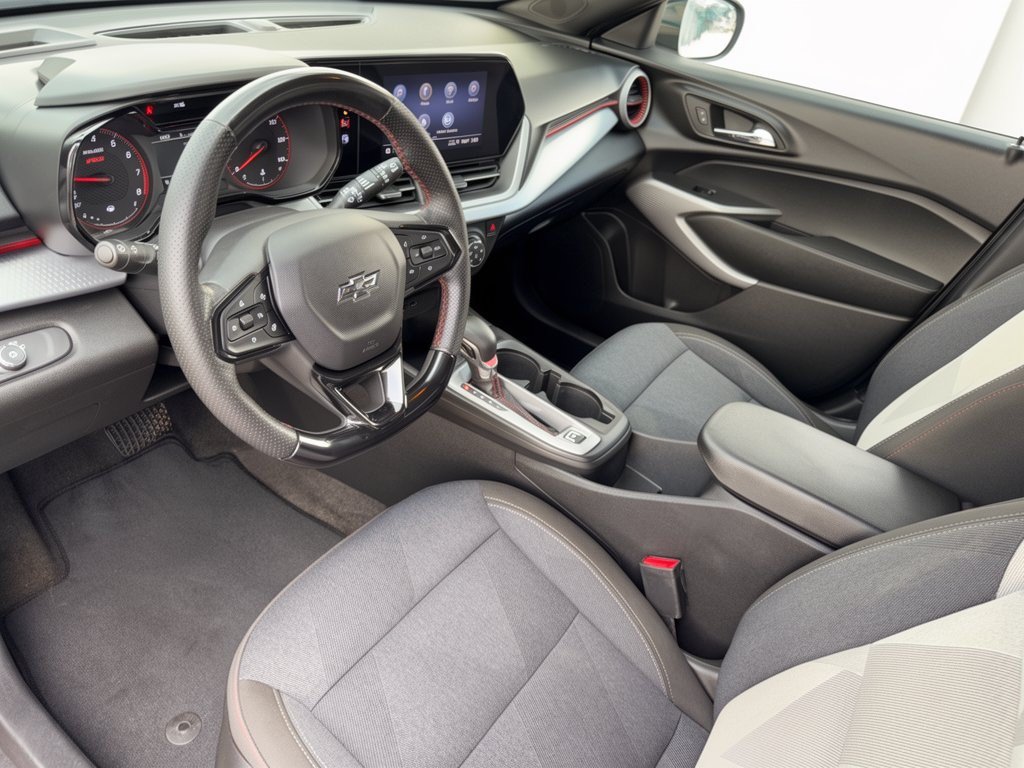 Used 2024 Chevrolet Trax RS w/ Driver Confidence Package FWD image 4