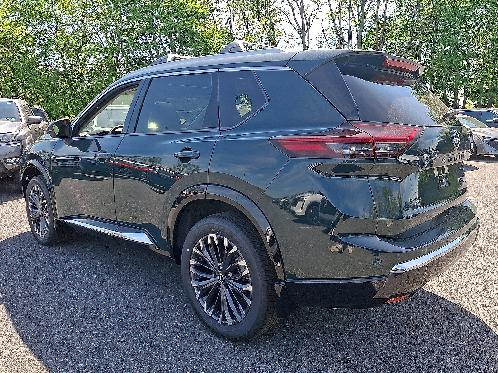 New 2026 Nissan Rogue Platinum AWD/4WD image 3
