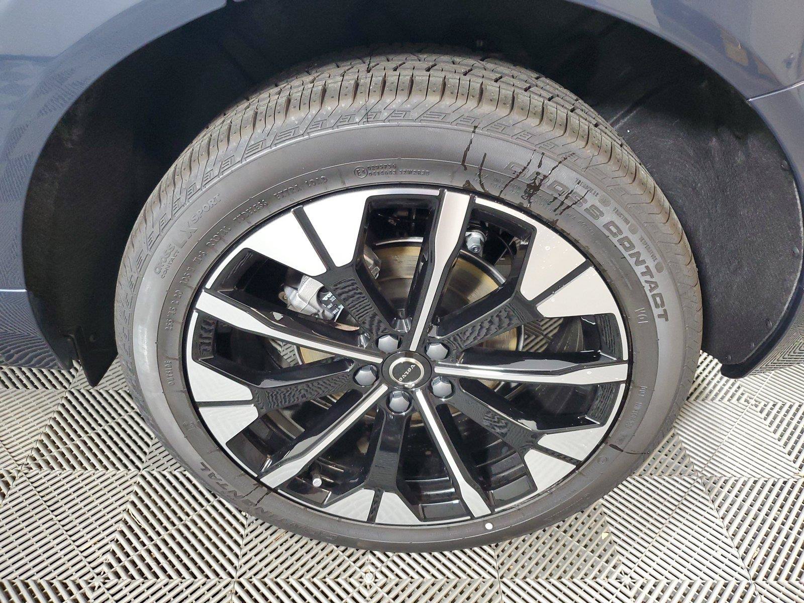 New 2027 Volvo XC60 B5 Plus AWD/4WD image 11