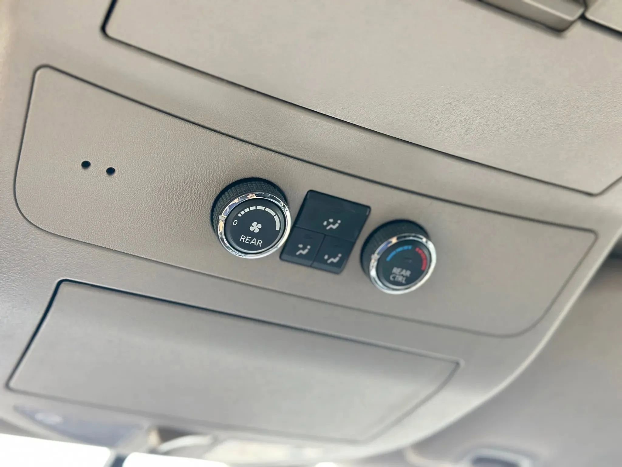 Used 2015 Nissan Armada SL image 37