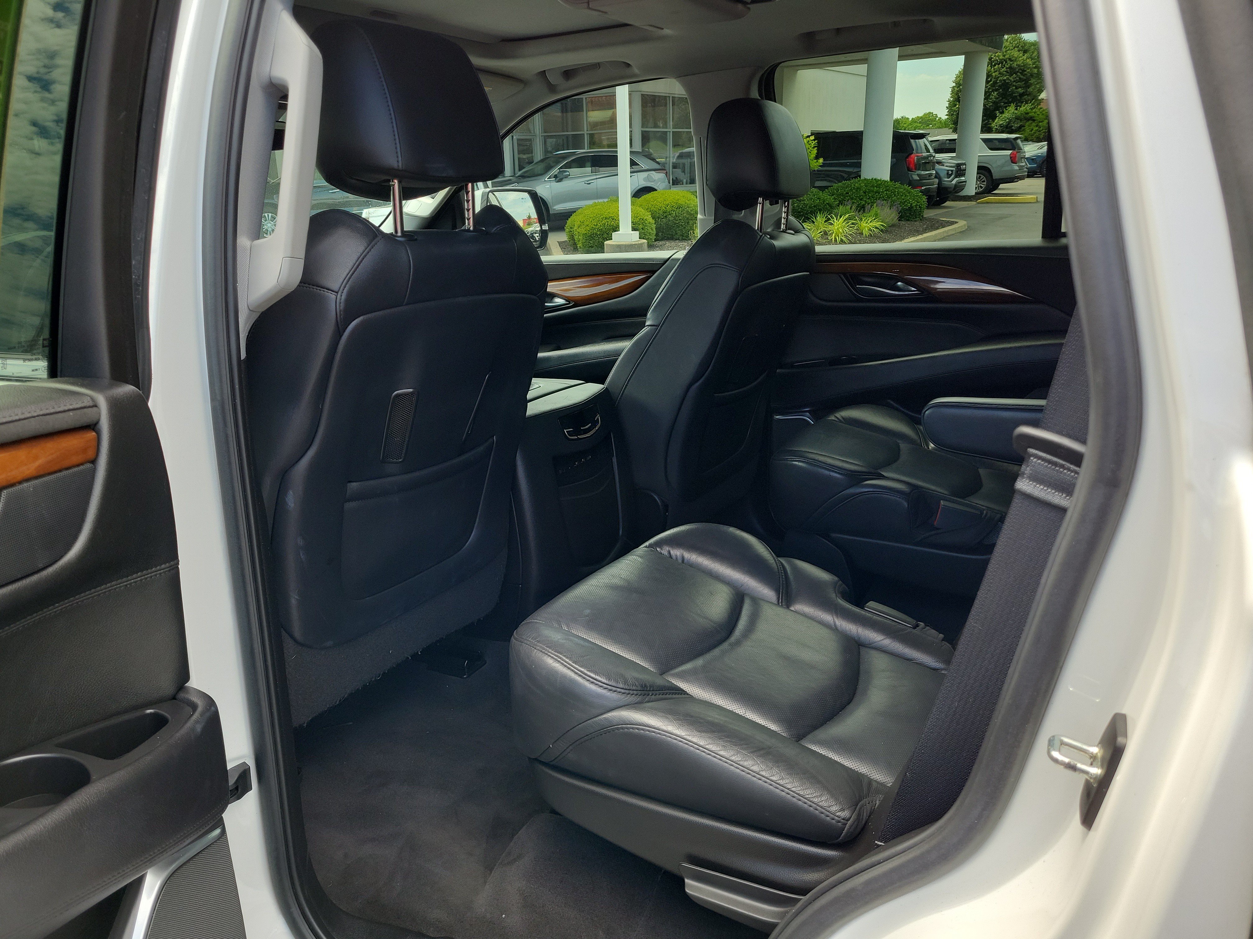Used 2020 Cadillac Escalade Luxury AWD/4WD image 15