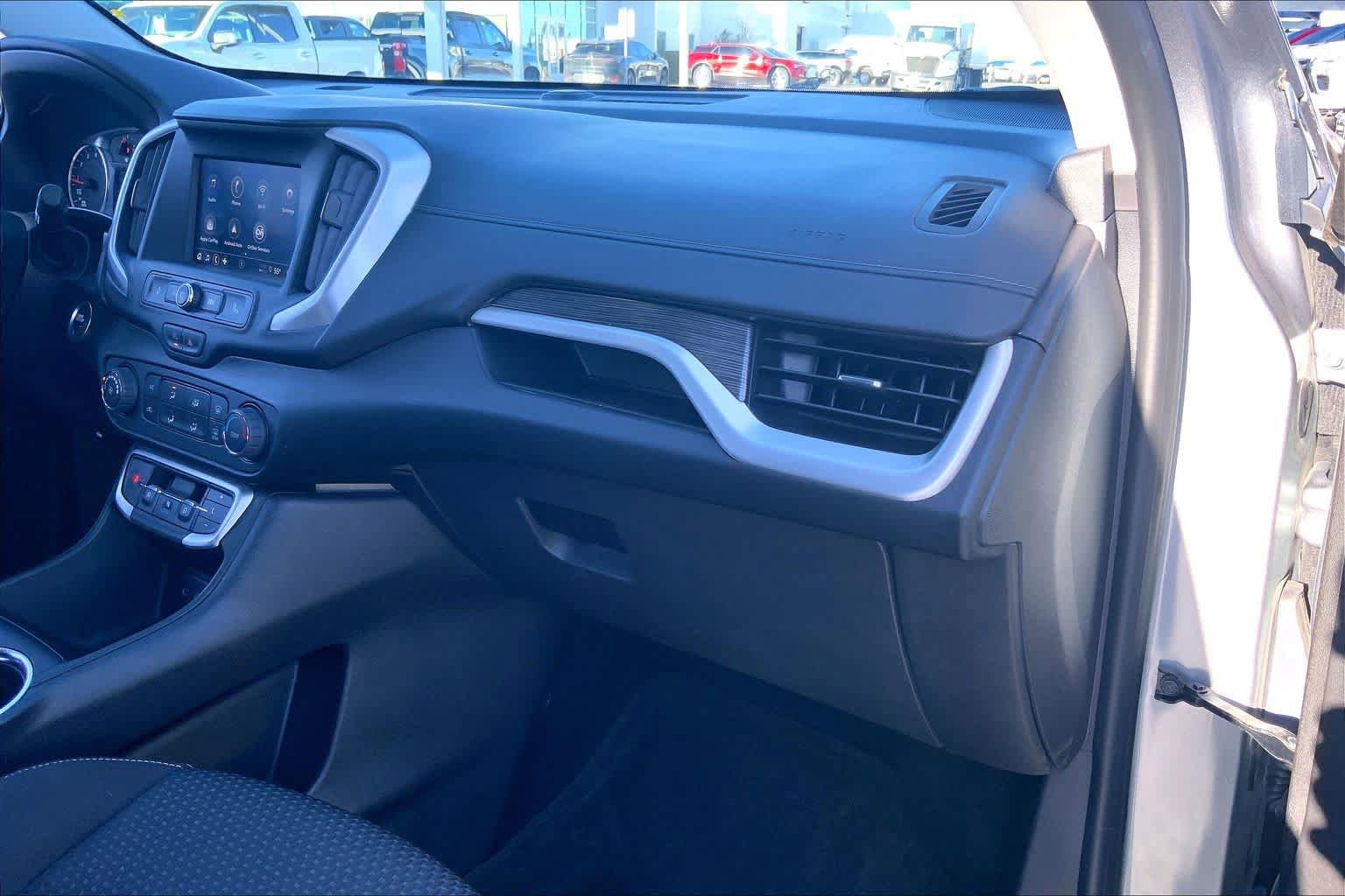 Used 2024 GMC Terrain SLE image 19