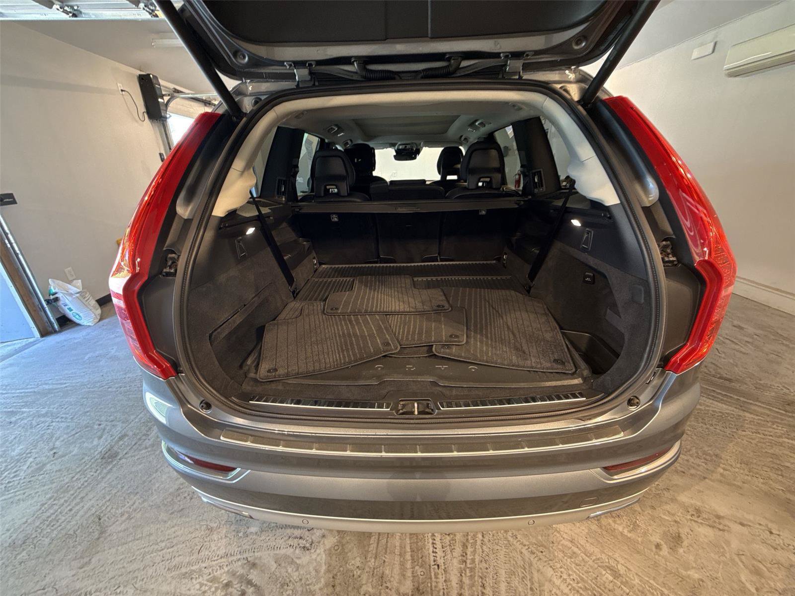 Used 2016 Volvo XC90 T6 Momentum w/ Momentum Plus Package AWD/4WD image 19