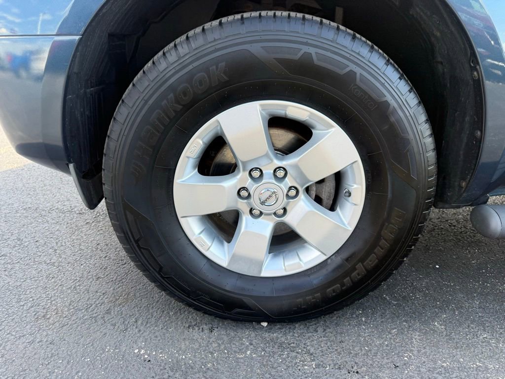 Used 2013 Nissan Frontier SV w/ SV Value Truck Pkg AWD/4WD image 9