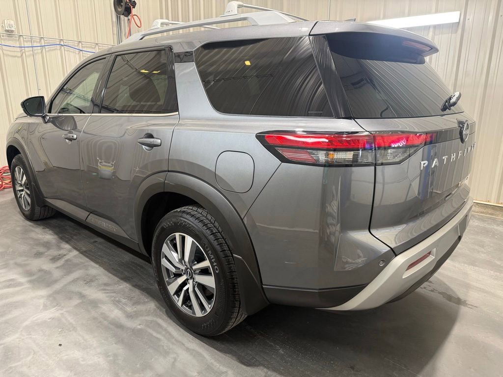 Used 2025 Nissan Pathfinder SL FWD image 18
