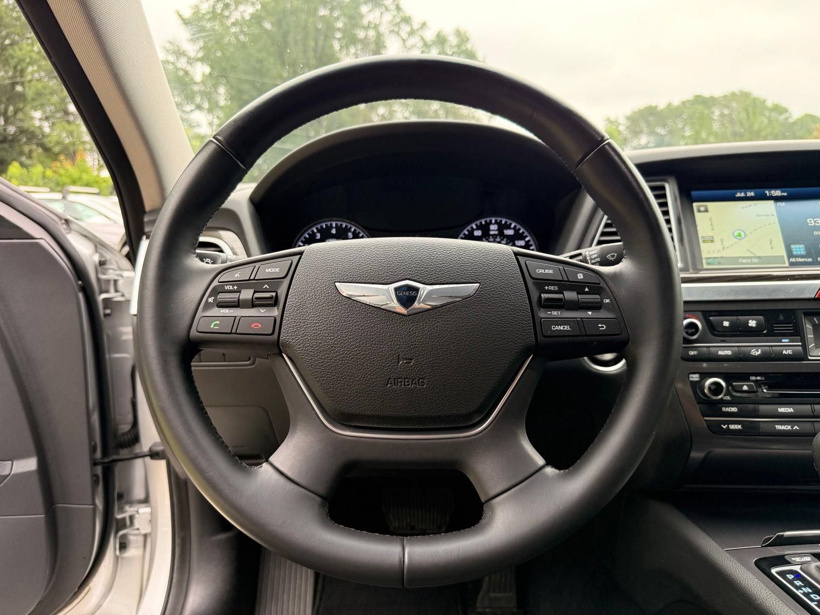 Used 2015 Hyundai Genesis 3.8 RWD image 33