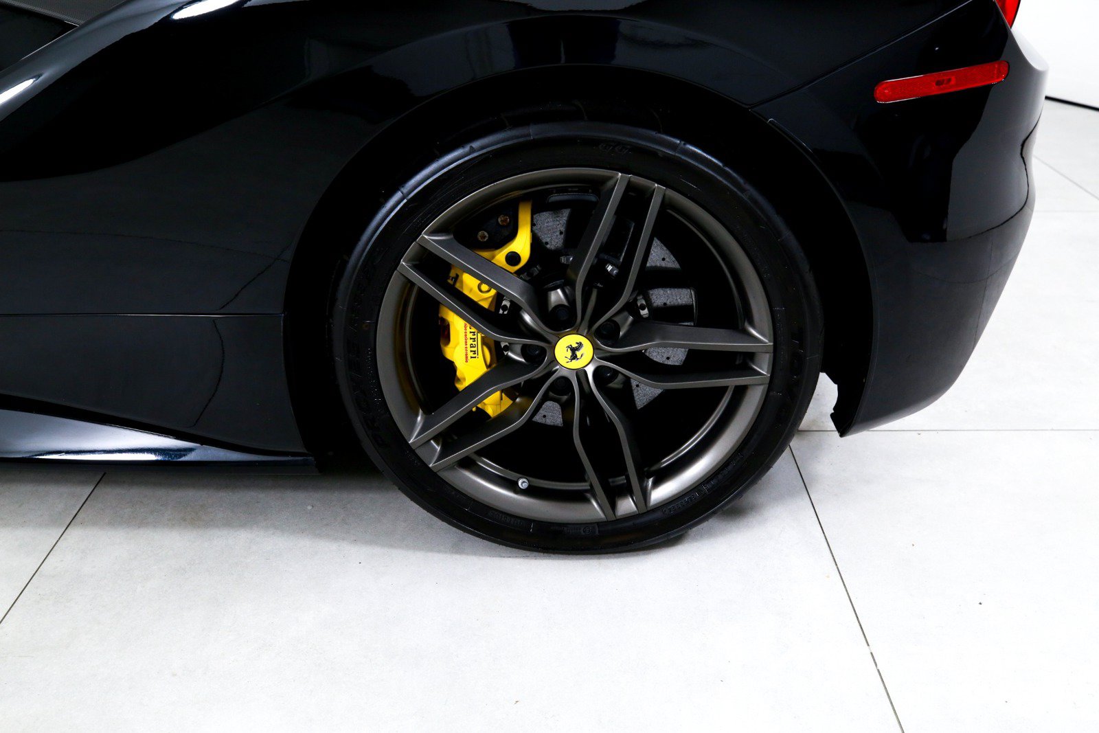 Used 2017 Ferrari 488 GTB RWD image 25