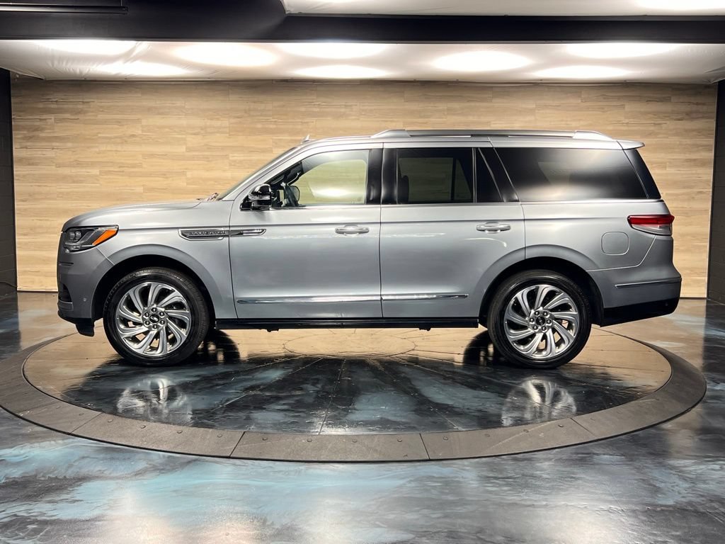 Used 2023 Lincoln Navigator Reserve AWD/4WD image 19