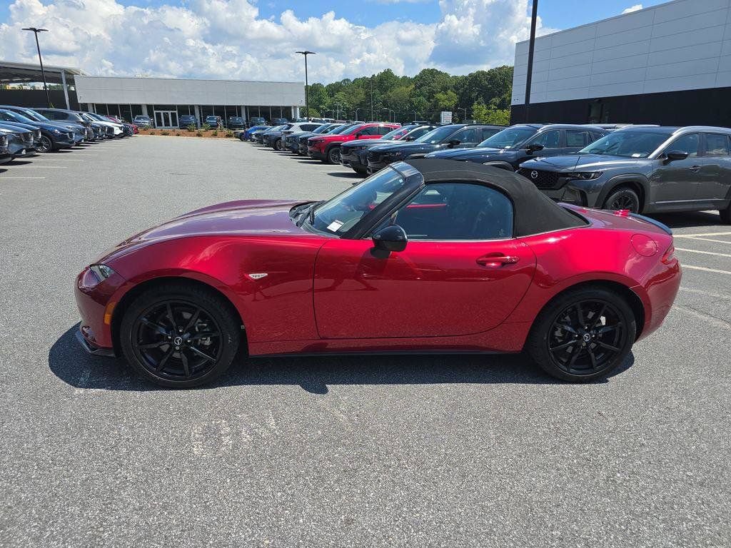Certified 2022 MAZDA MX-5 Miata Club RWD image 6