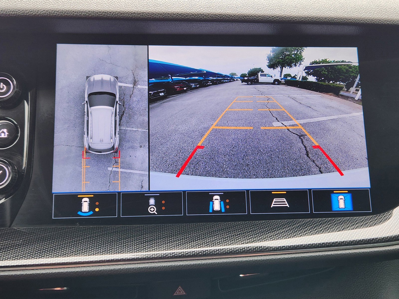 Used 2021 Buick Envision Essence w/ Technology Package I FWD image 8