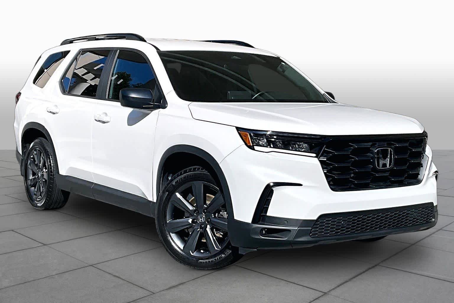 Certified 2025 Honda Pilot Sport image 3