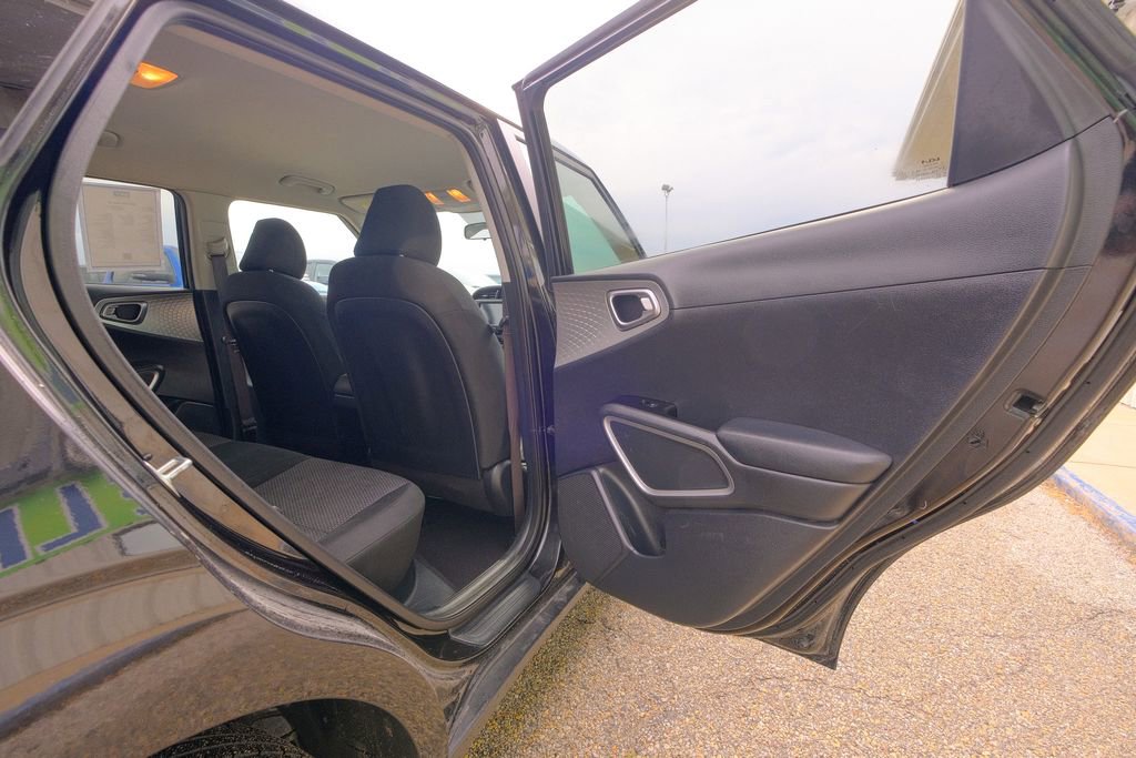 Used 2023 Kia Soul LX w/ LX Technology Package image 19
