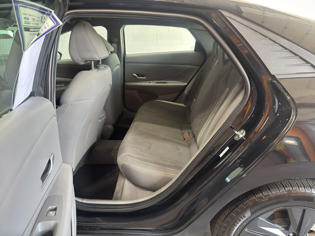 Used 2023 Hyundai Elantra SEL w/ Cargo Package image 10