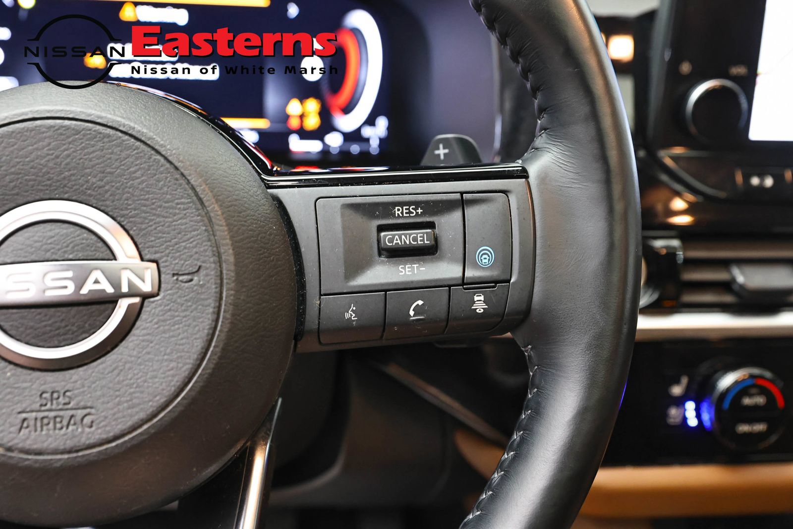 Used 2023 Nissan Pathfinder Platinum w/ Cargo Package AWD/4WD image 16
