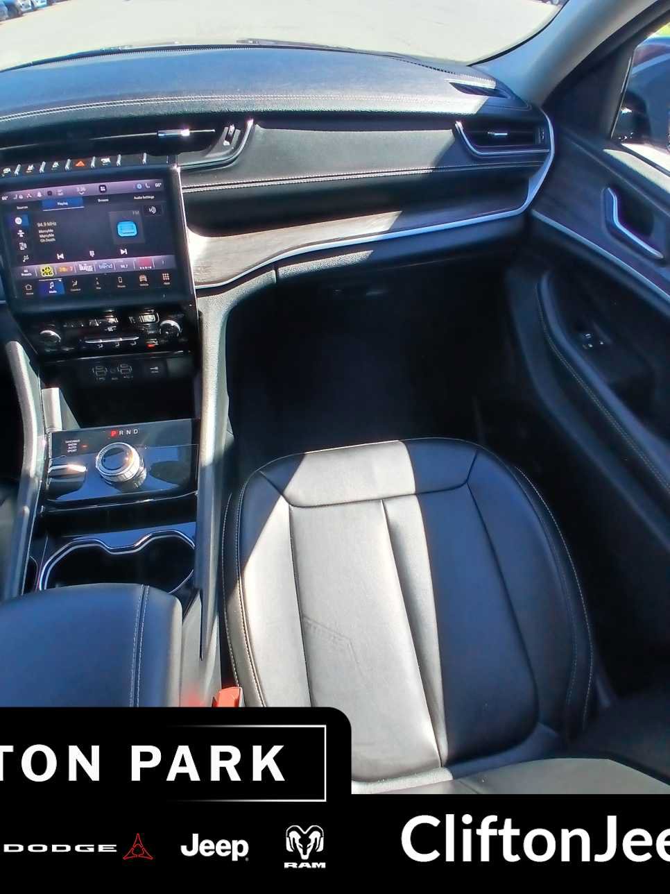 Certified 2023 Jeep Grand Cherokee Limited AWD/4WD image 24