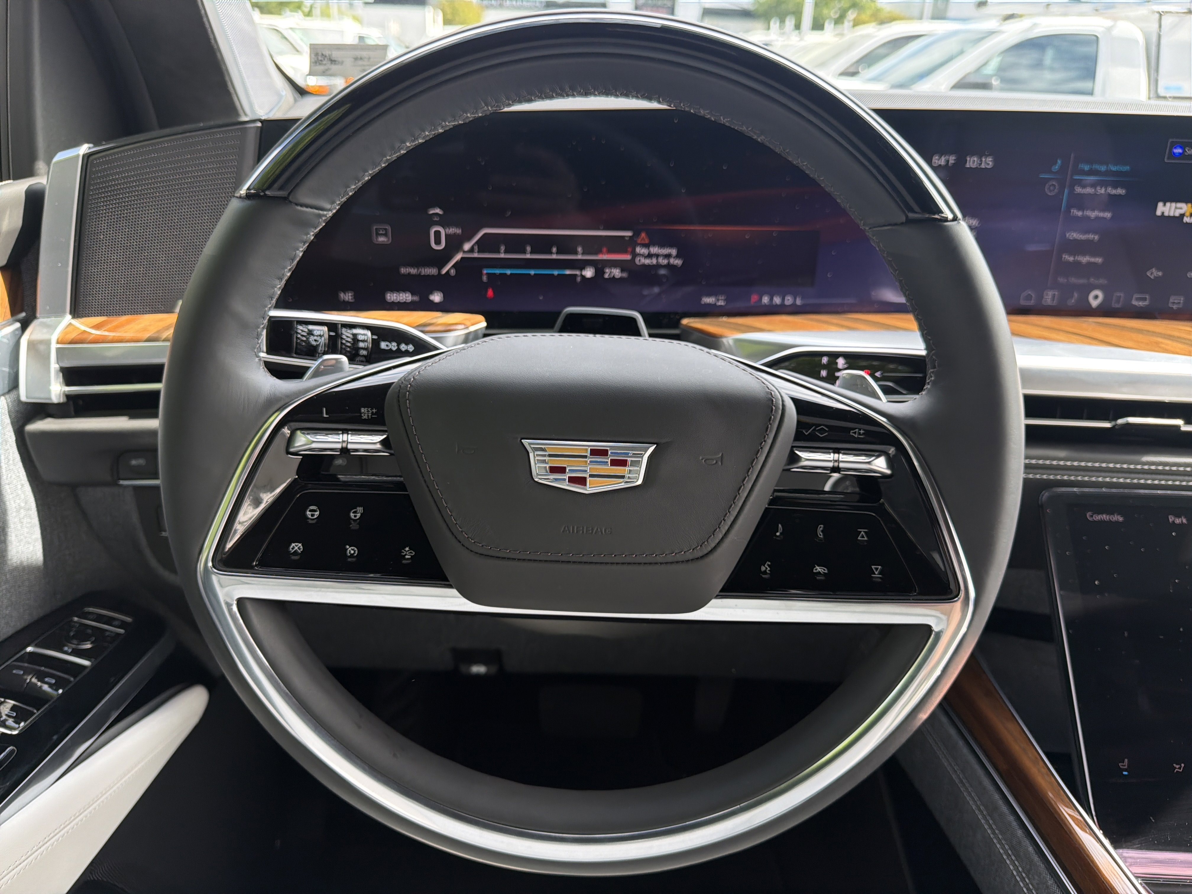 Used 2025 Cadillac Escalade Premium Luxury Platinum image 18