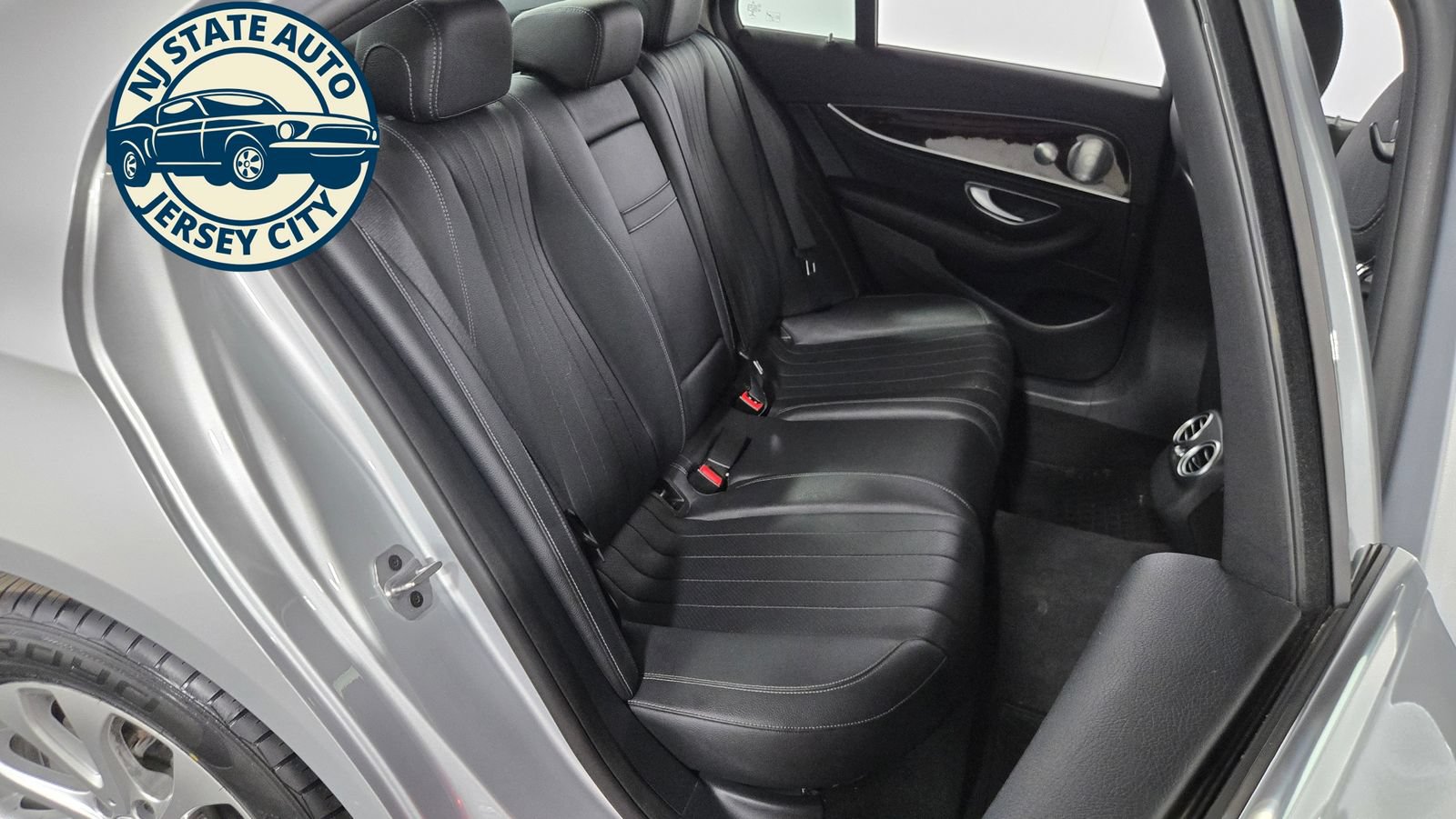 Used 2018 Mercedes-Benz E 300 4MATIC w/ Premium 3 Package (Q03) image 35