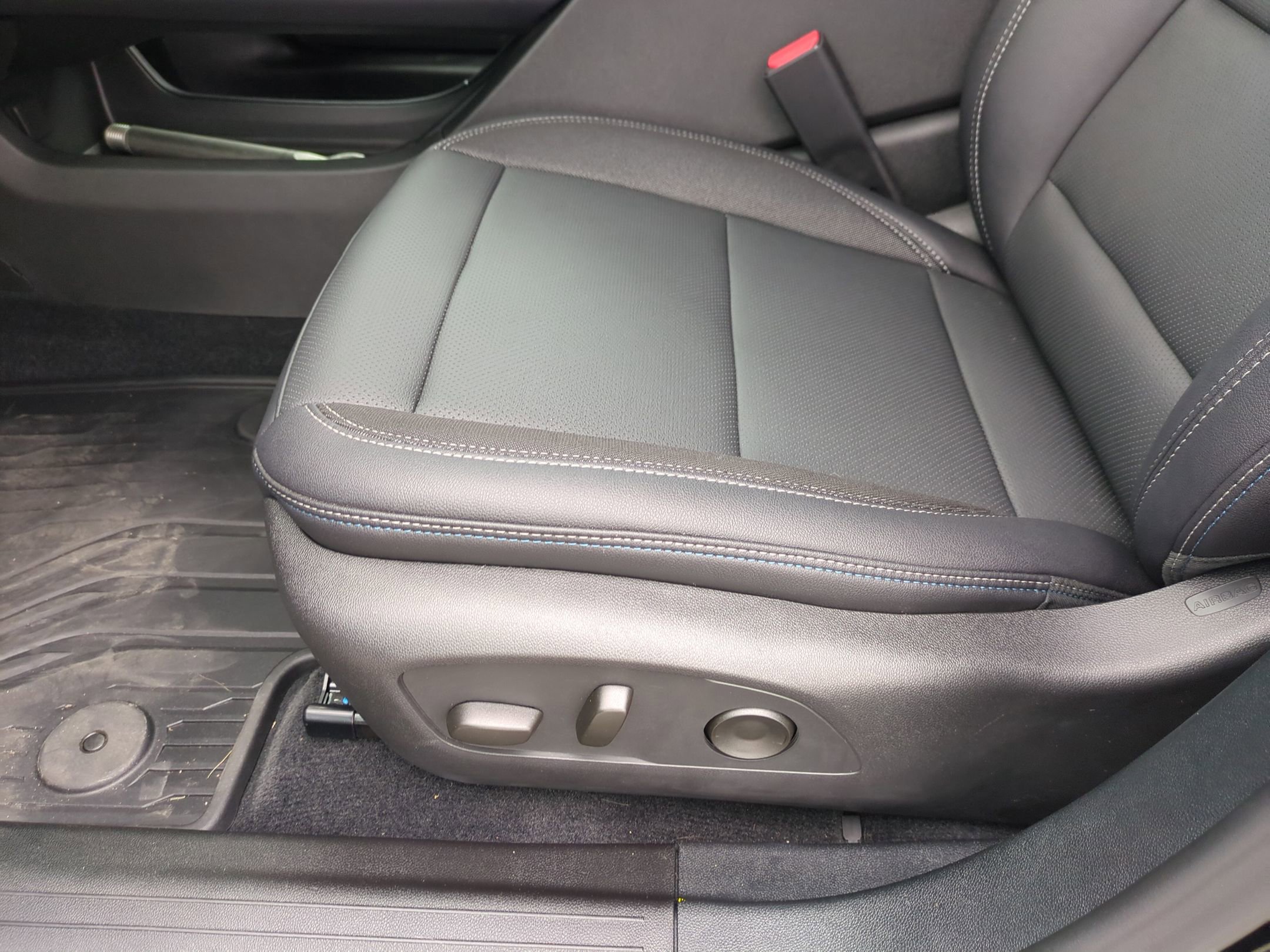 New 2026 Chevrolet Equinox EV LT w/ LPO, All-Weather Mat Package AWD/4WD image 12