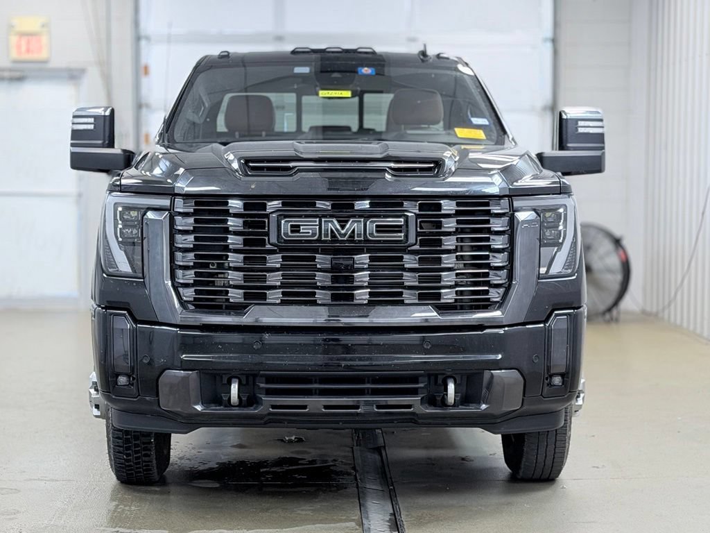 Used 2024 GMC Sierra 3500 Denali Ultimate AWD/4WD image 2