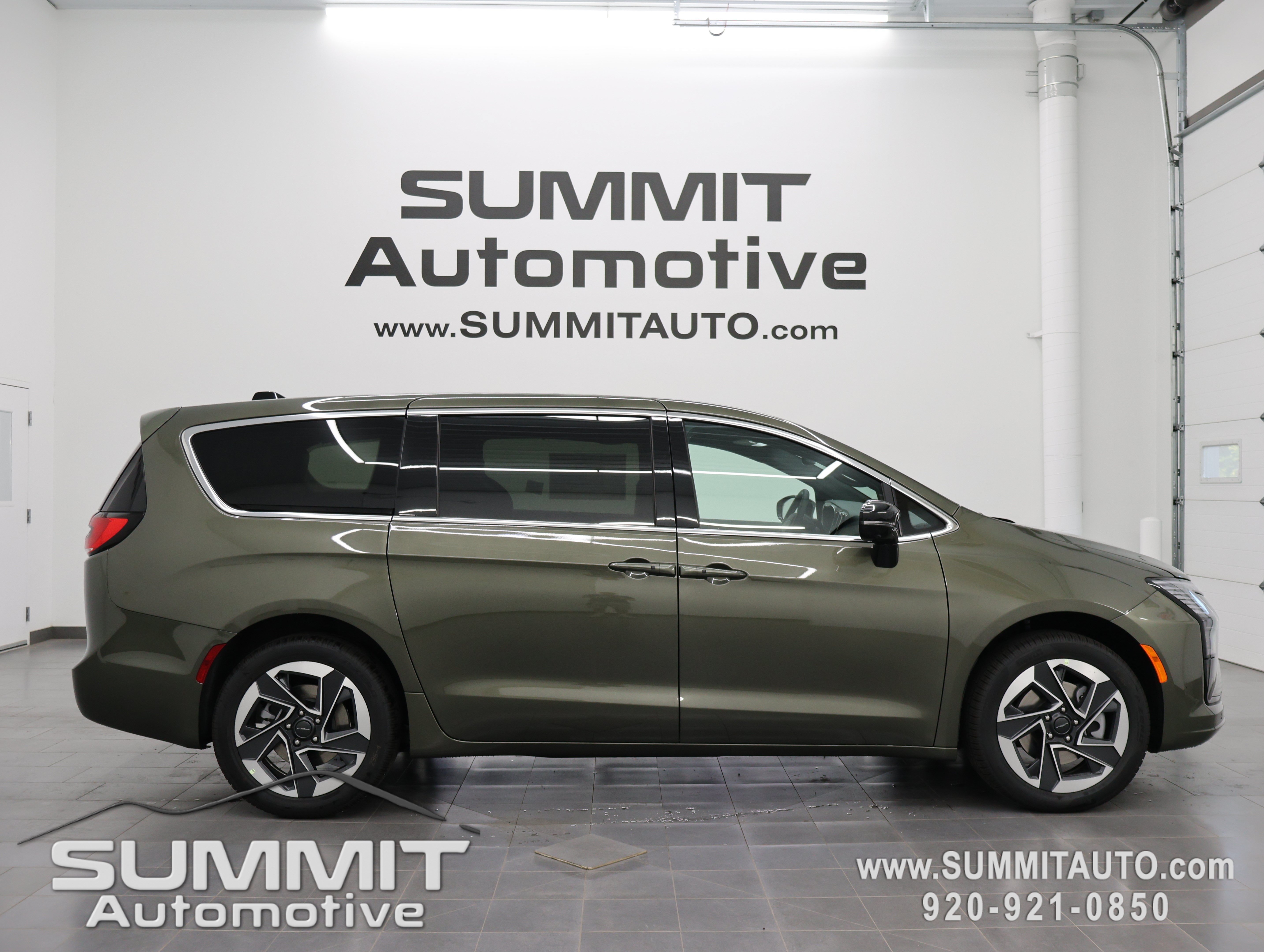 New 2027 Chrysler Pacifica Limited