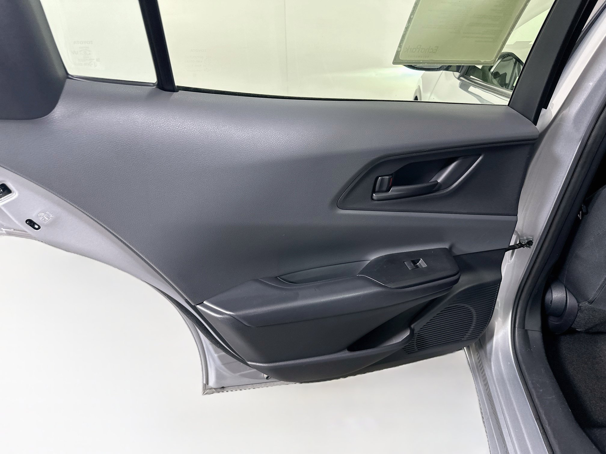 Used 2025 Toyota Prius LE FWD image 23