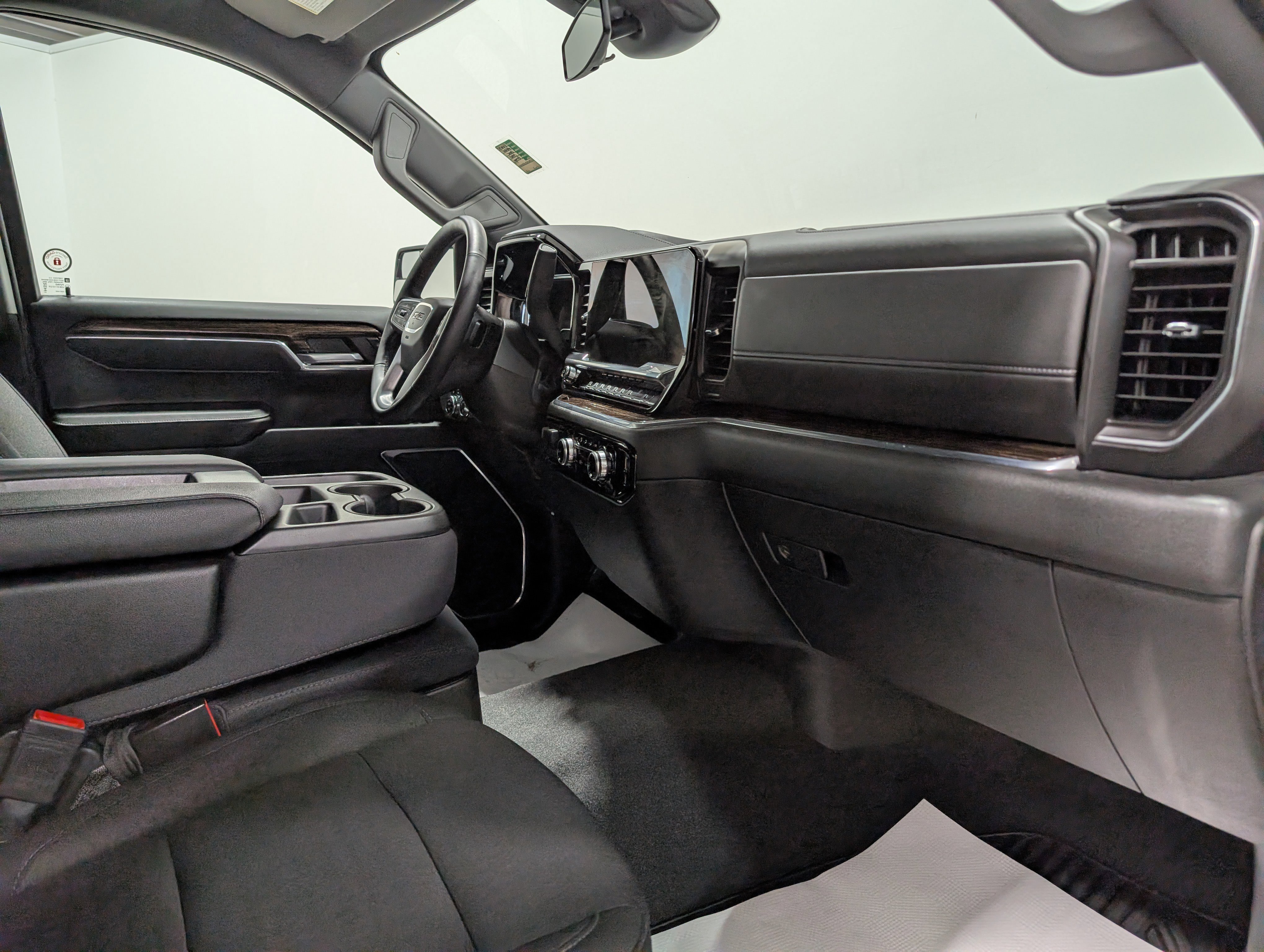 Used 2024 GMC Sierra 1500 SLE w/ Preferred Package image 19