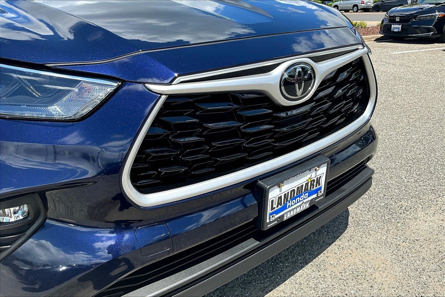 Used 2023 Toyota Highlander XLE AWD/4WD image 31