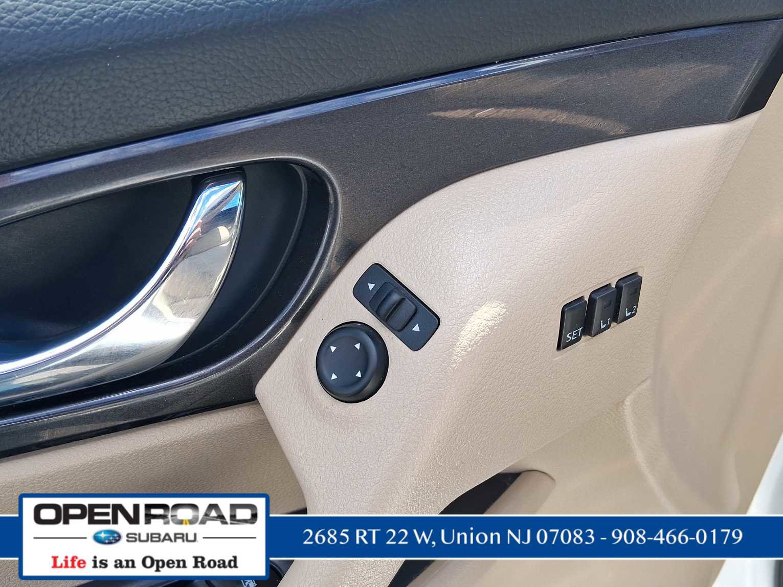 Used 2018 Nissan Rogue SV w/ Sun & Sound Touring Package image 16