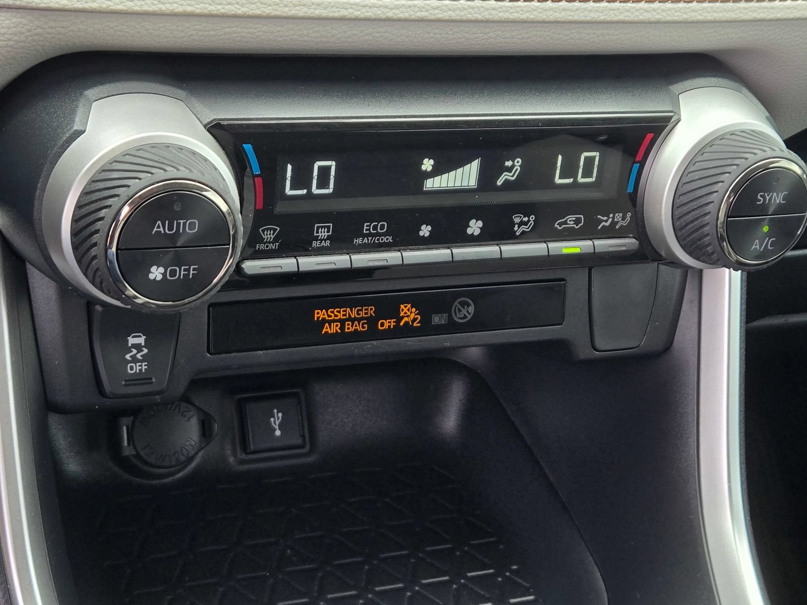 Used 2022 Toyota RAV4 XLE w/ Convenience Package AWD/4WD image 17