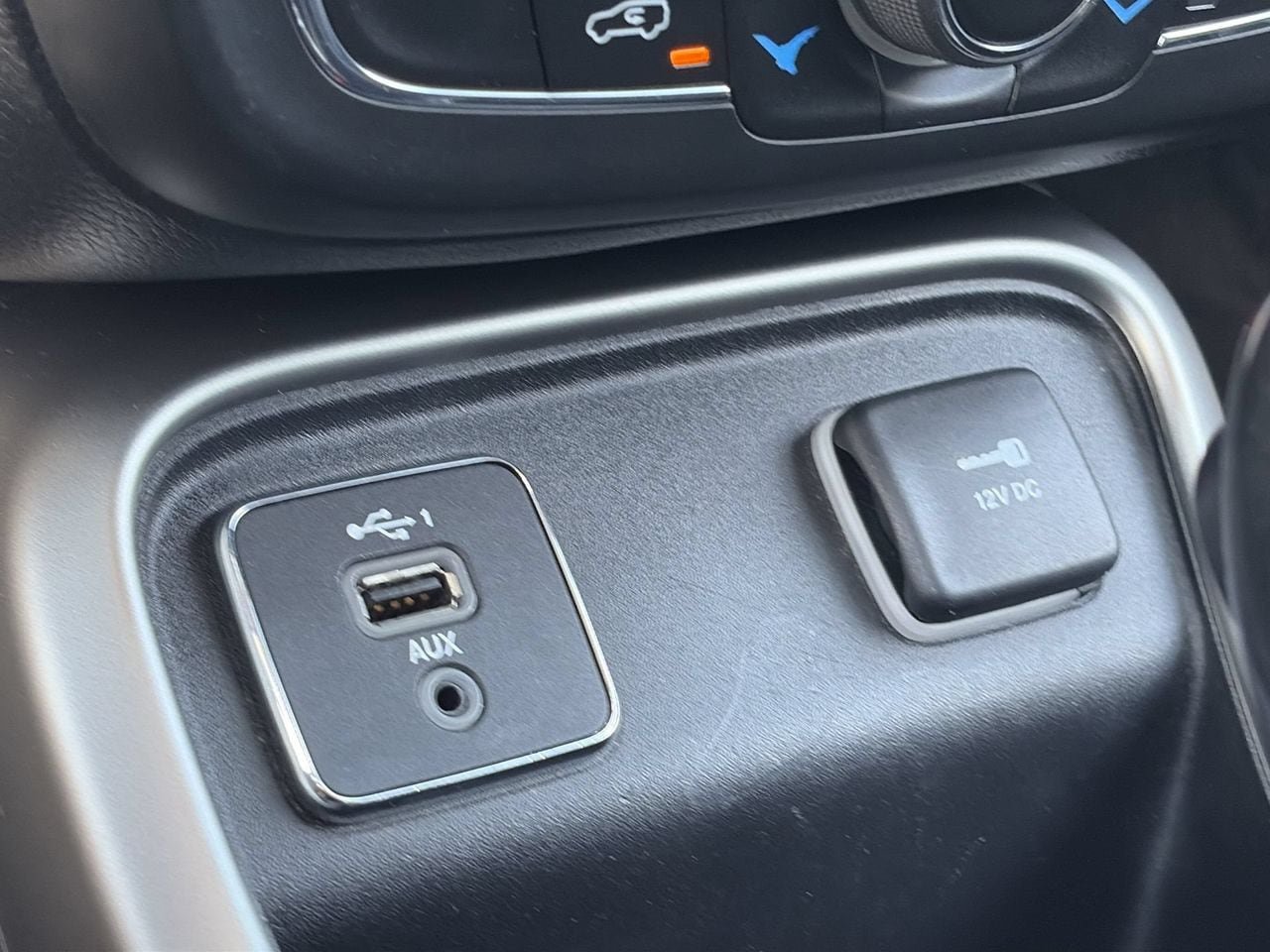Used 2021 Jeep Compass Latitude w/ Sun and Sound Group FWD image 27