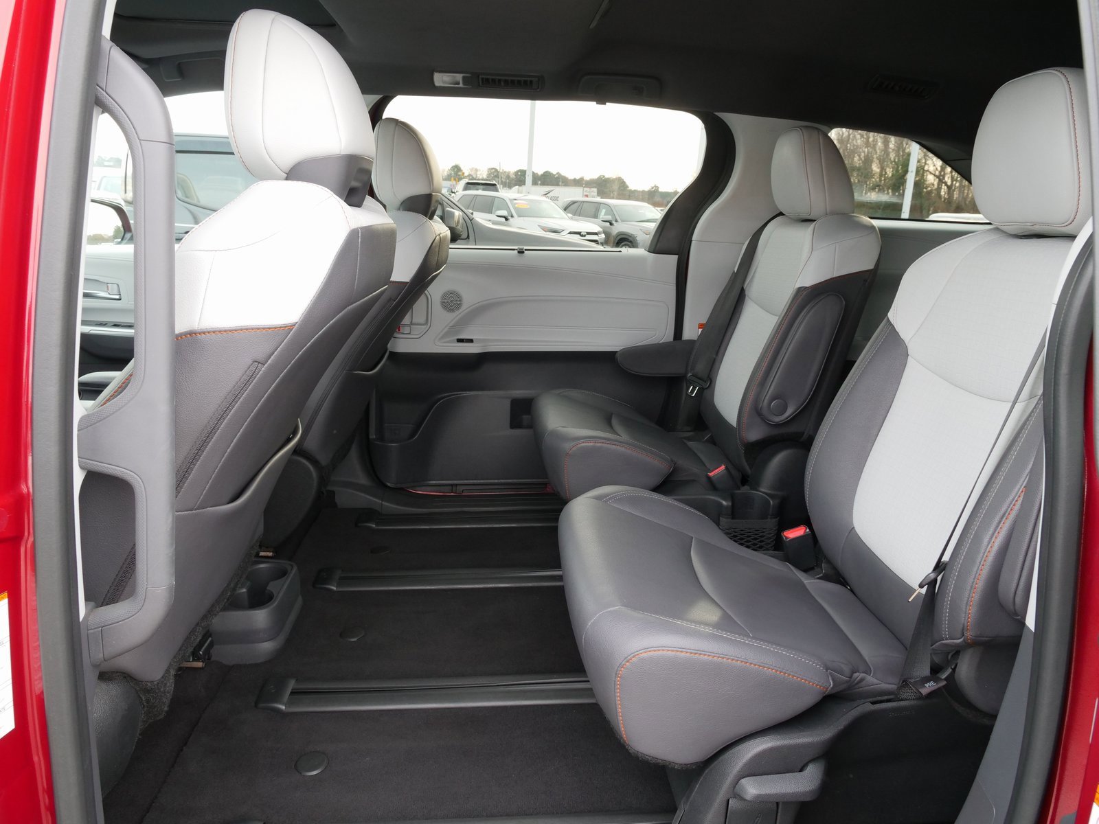 Used 2023 Toyota Sienna XSE image 17