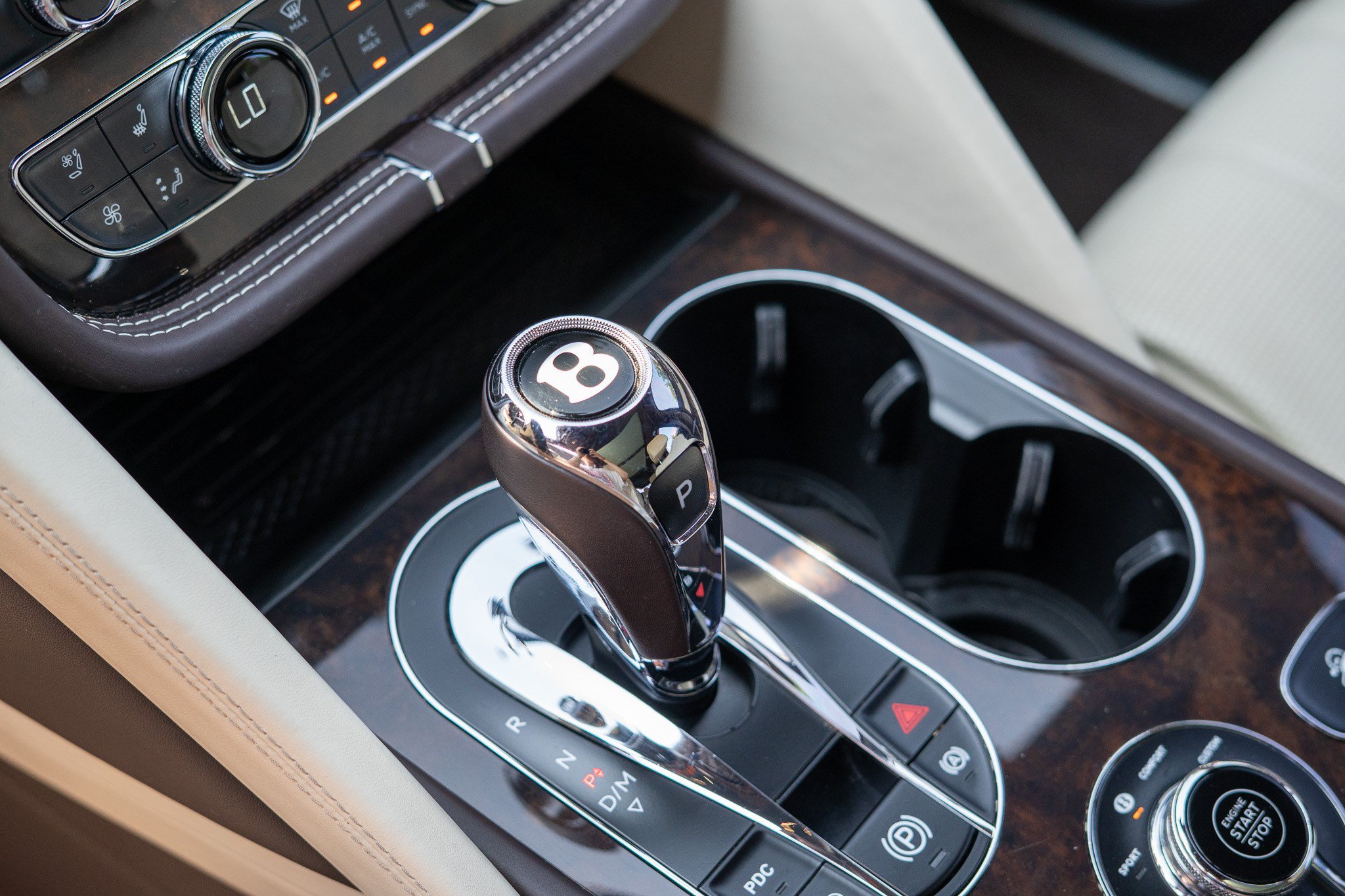 Used 2023 Bentley Bentayga Extended Wheelbase AWD/4WD image 18