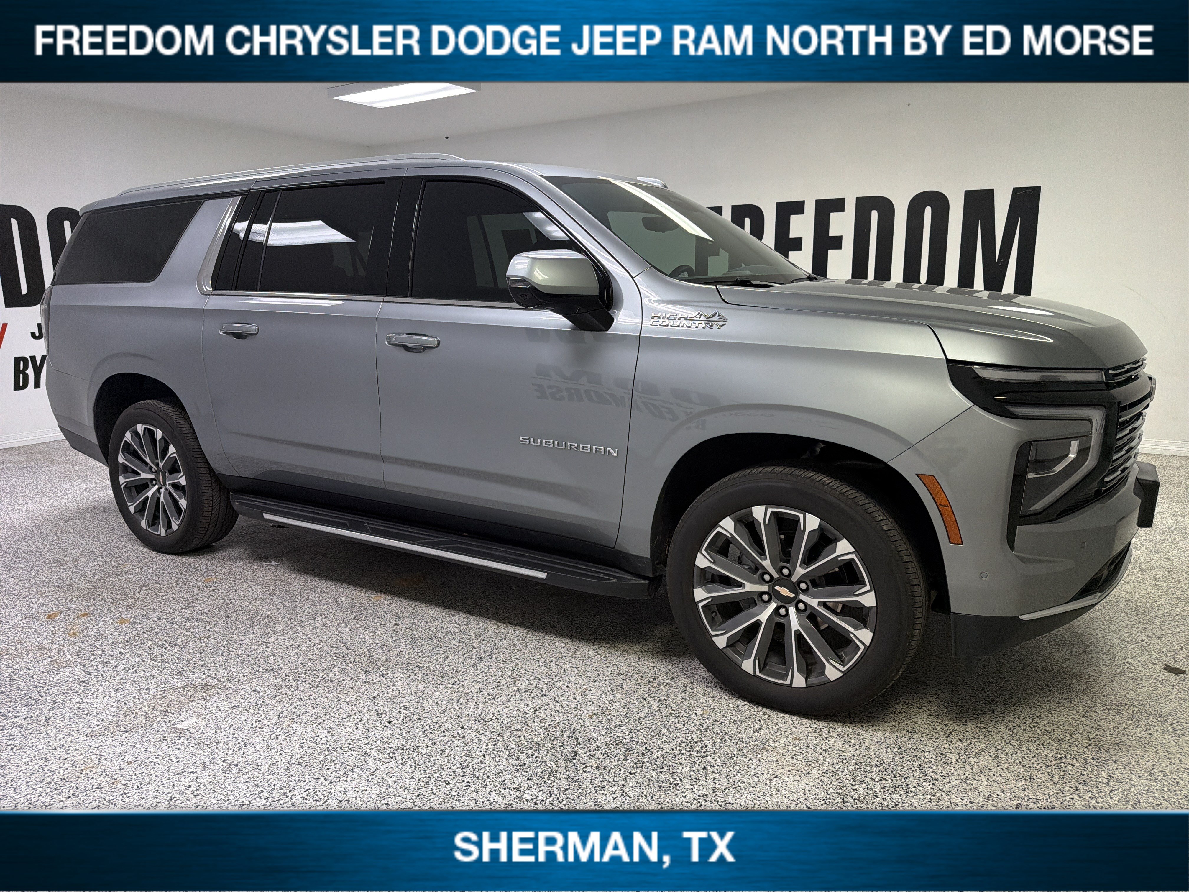 Used 2025 Chevrolet Suburban High Country AWD/4WD image 3
