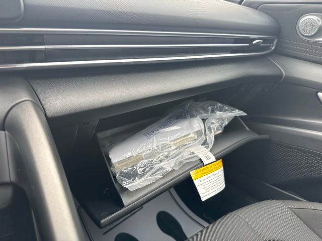 Used 2025 Hyundai Elantra SE image 27