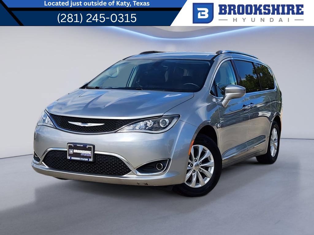 Used 2018 Chrysler Pacifica Touring-L FWD video 1
