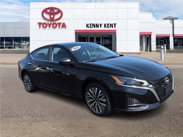 Used 2025 Nissan Altima 2.5 SV image 1