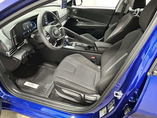 Certified 2025 Hyundai Elantra SE FWD image 12